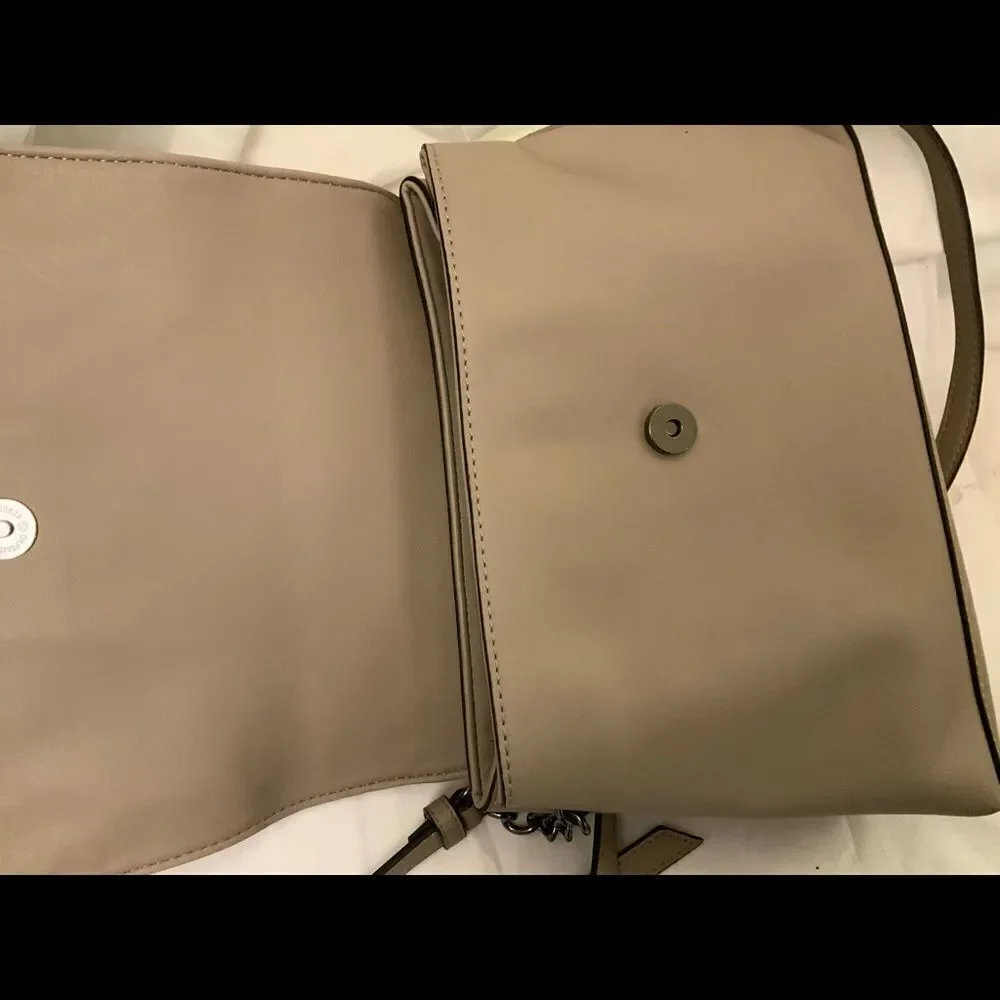 New Vera Wang Simply Vera Soft Pink Purse Hand Bag Shoulder Bag Faux leather